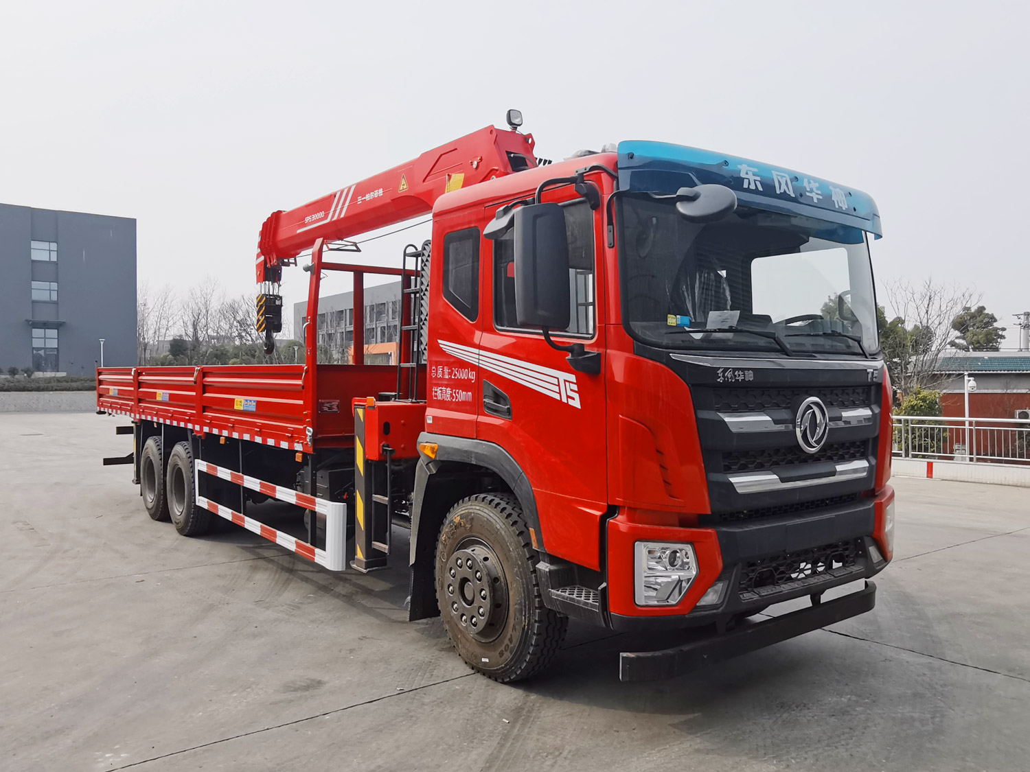 東風華神T5后雙橋三一12噸直臂式吊機隨車吊