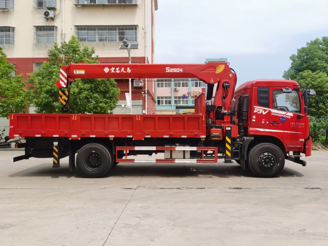 東風(fēng)專底D3V單橋宏昌天馬10噸四節(jié)臂吊機(jī)隨車吊