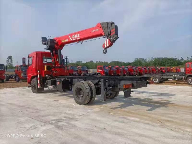 東風暢行D3威龍10噸5節臂吊機隨車吊