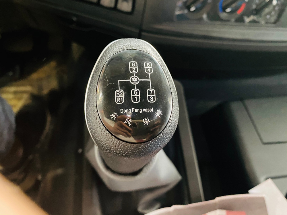 東風T5后雙橋新飛工12噸五節直臂吊機隨車吊