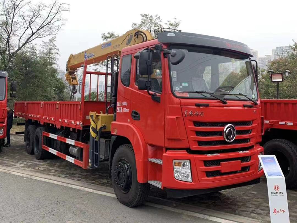 東風錦程V6后八輪徐工12噸四節(jié)M系直臂吊機隨車吊