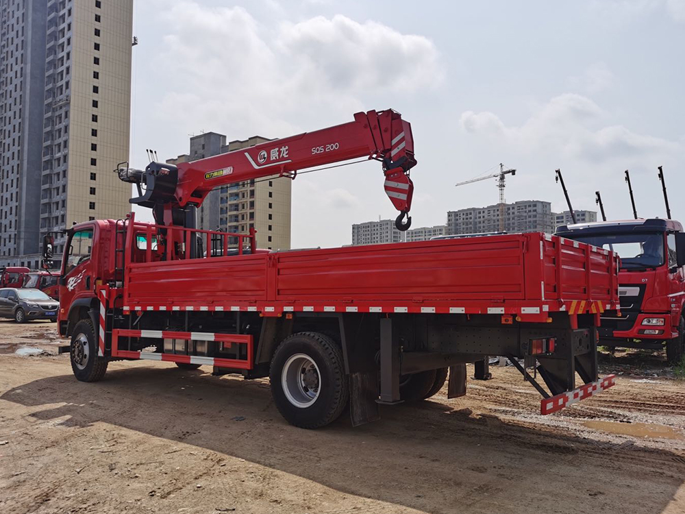 重汽王牌單橋威龍8噸4節臂吊機隨車吊