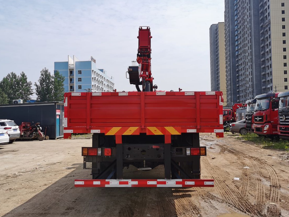 重汽王牌單橋威龍8噸4節臂吊機隨車吊