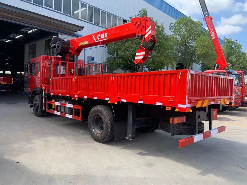 東風華神T5單橋威龍8噸4節臂吊機隨車吊