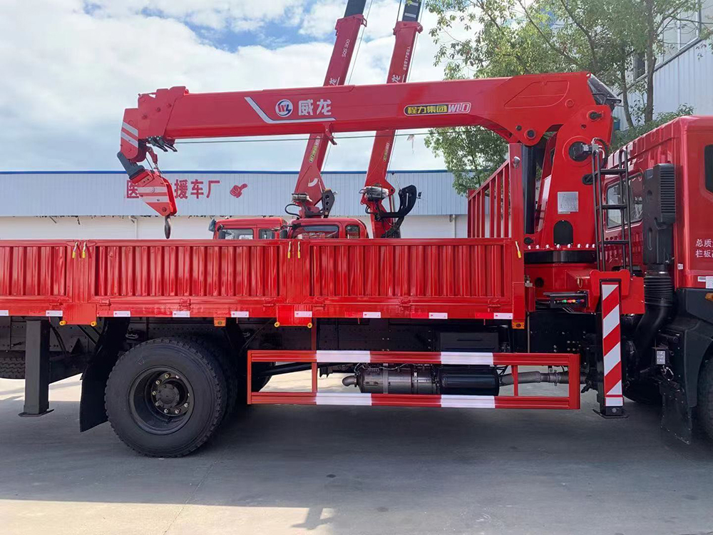 東風華神T5單橋威龍8噸4節臂吊機隨車吊