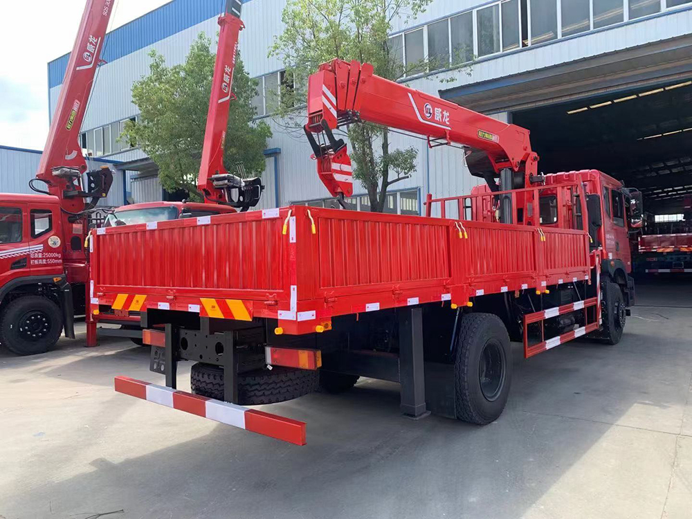 東風華神T5單橋威龍8噸4節臂吊機隨車吊