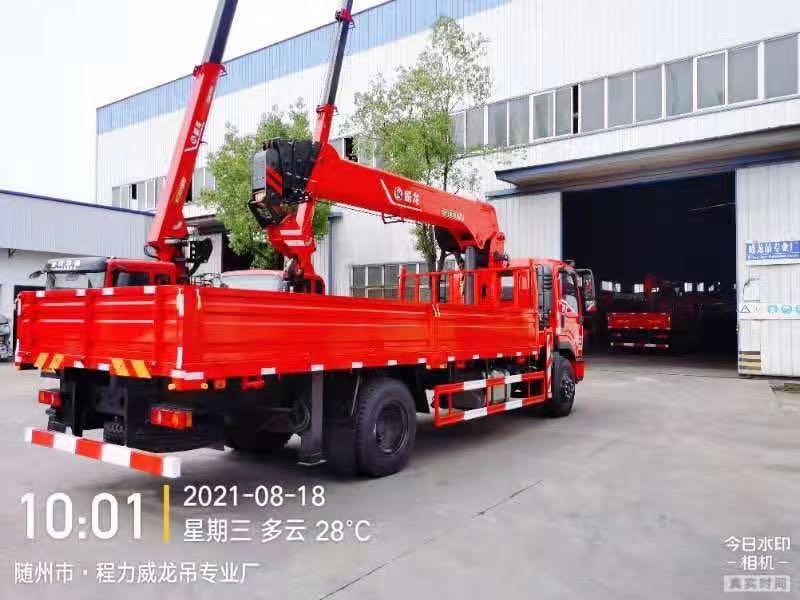 東風暢行D1威龍8噸5節臂吊機隨車吊