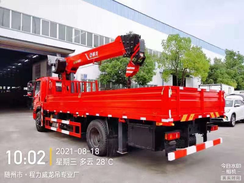 東風暢行D1威龍8噸5節臂吊機隨車吊