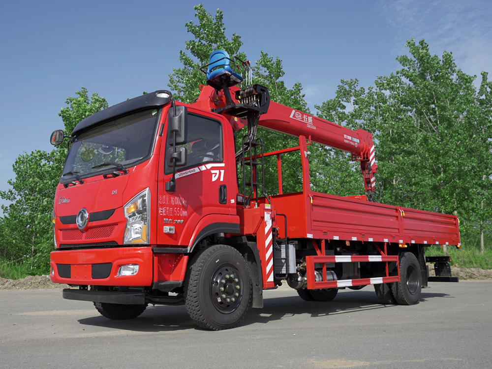 東風暢行D1長威8噸四節直臂吊機隨車吊