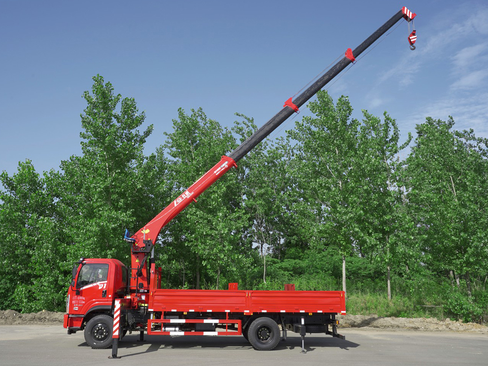 東風暢行D1長威8噸四節直臂吊機隨車吊