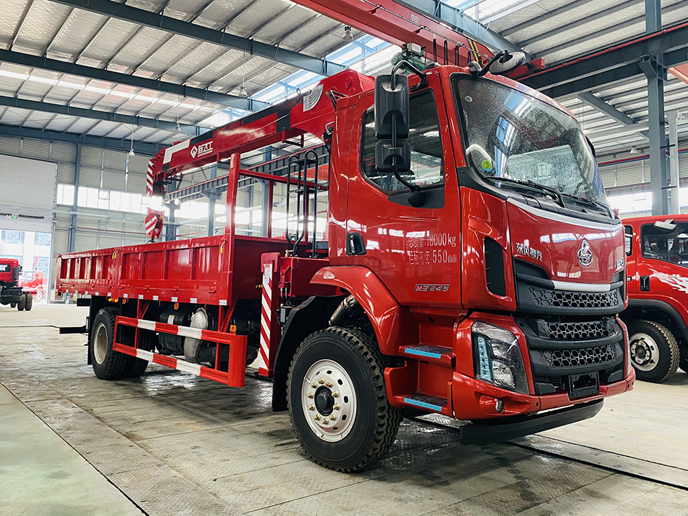 東風柳汽乘龍單橋新飛工8噸四節直臂吊機隨車吊