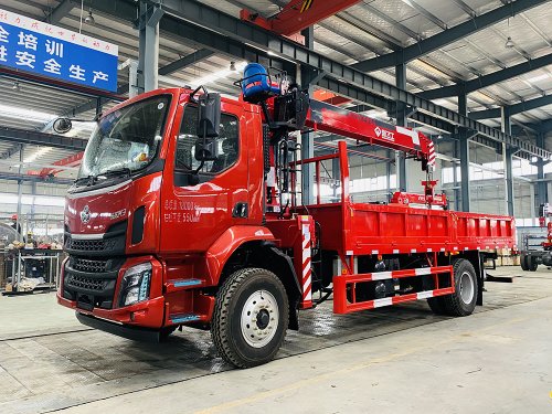 東風柳汽乘龍單橋新飛工8噸四節直臂吊機隨車吊