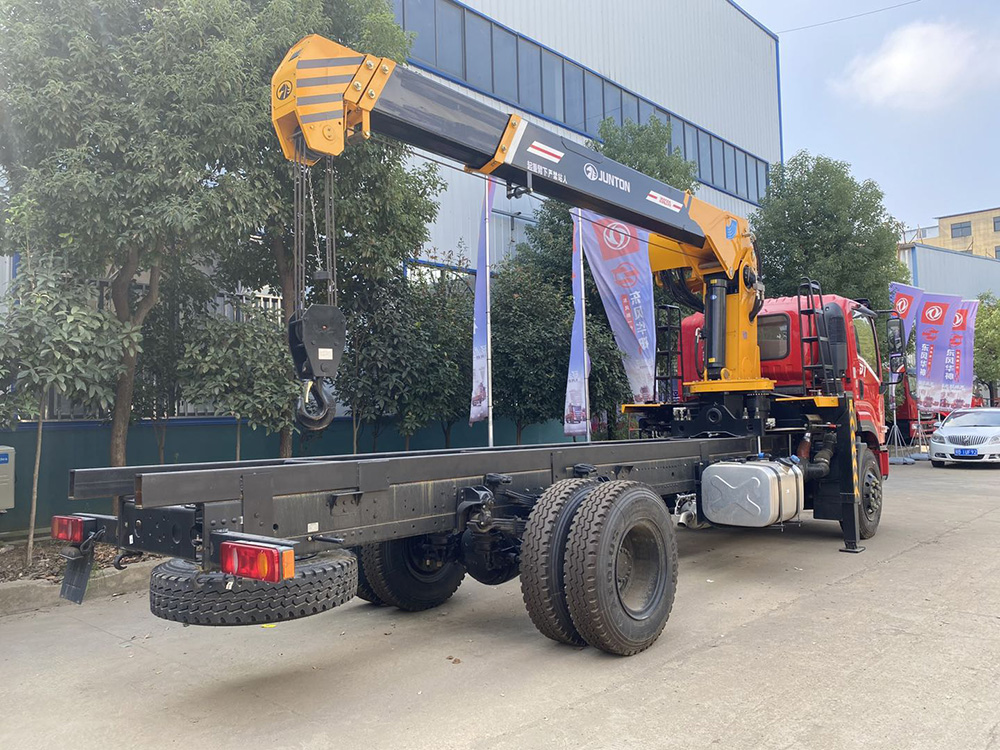 東風(fēng)暢行D1單橋駿通8噸四節(jié)臂吊機隨車吊