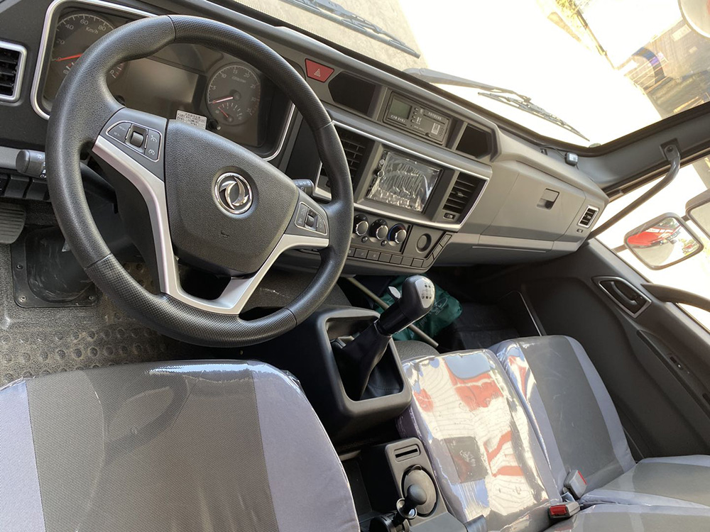 東風(fēng)暢行D1單橋駿通8噸四節(jié)臂吊機隨車吊