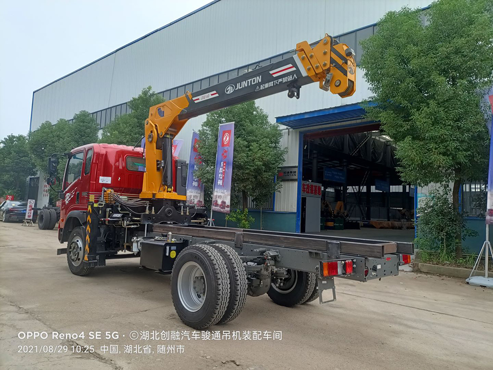 重汽王牌駿通小黃牌6.3噸四節臂吊機隨車吊