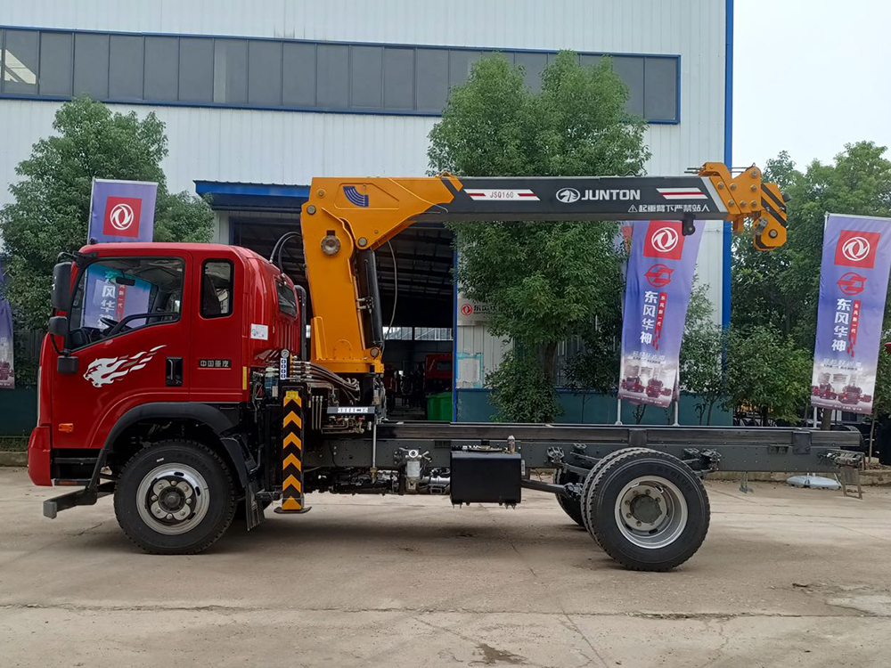 重汽王牌駿通小黃牌6.3噸四節臂吊機隨車吊