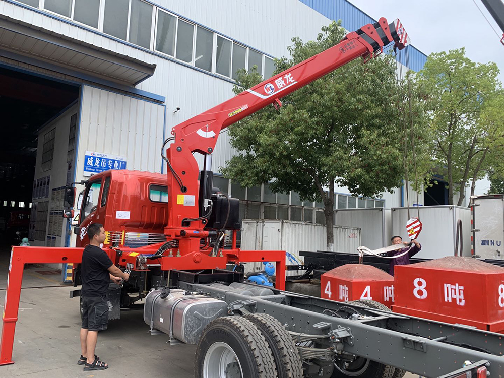 重汽王牌威龍6.3噸4節臂吊機隨車吊