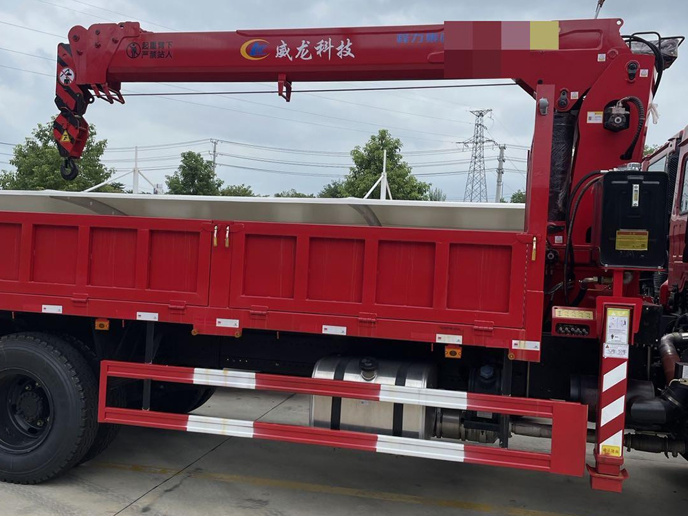 東風暢行D3威龍6.3噸4節臂吊機隨車吊