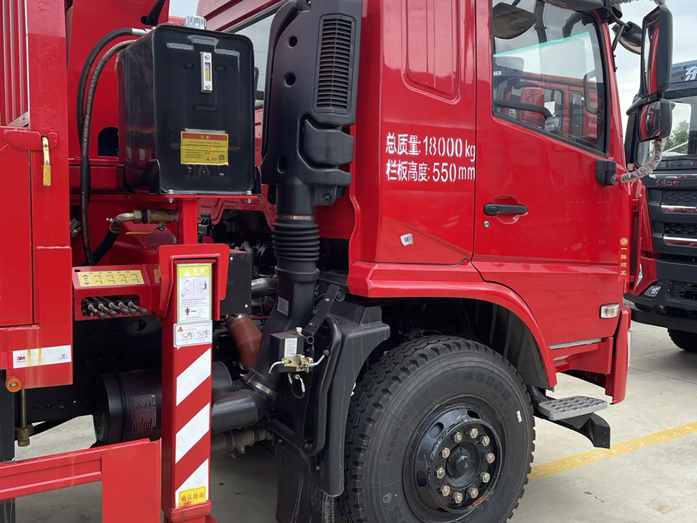 東風暢行D3威龍6.3噸4節臂吊機隨車吊