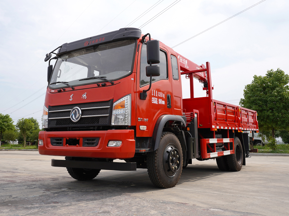 東風單橋長威6.3噸四節直臂吊機隨車吊