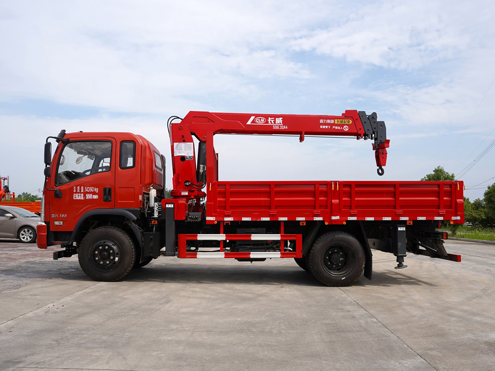 東風單橋長威6.3噸四節直臂吊機隨車吊