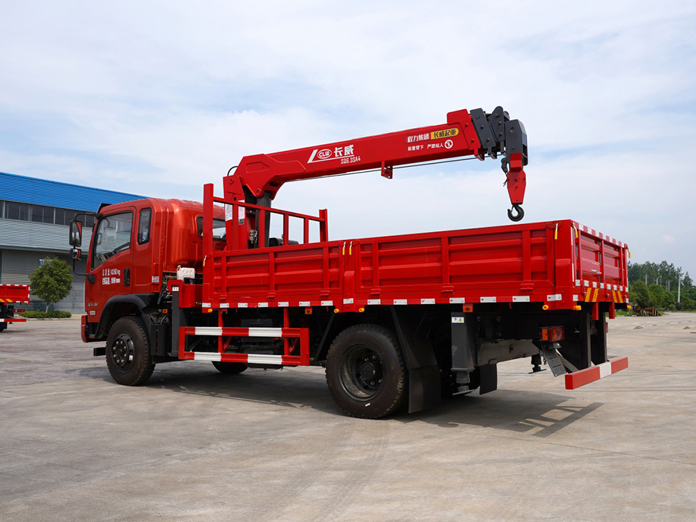 東風單橋長威6.3噸四節直臂吊機隨車吊