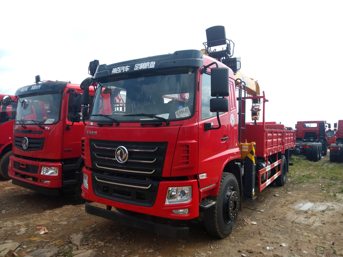 東風華神F5排半徐工8噸直臂式吊機隨車吊