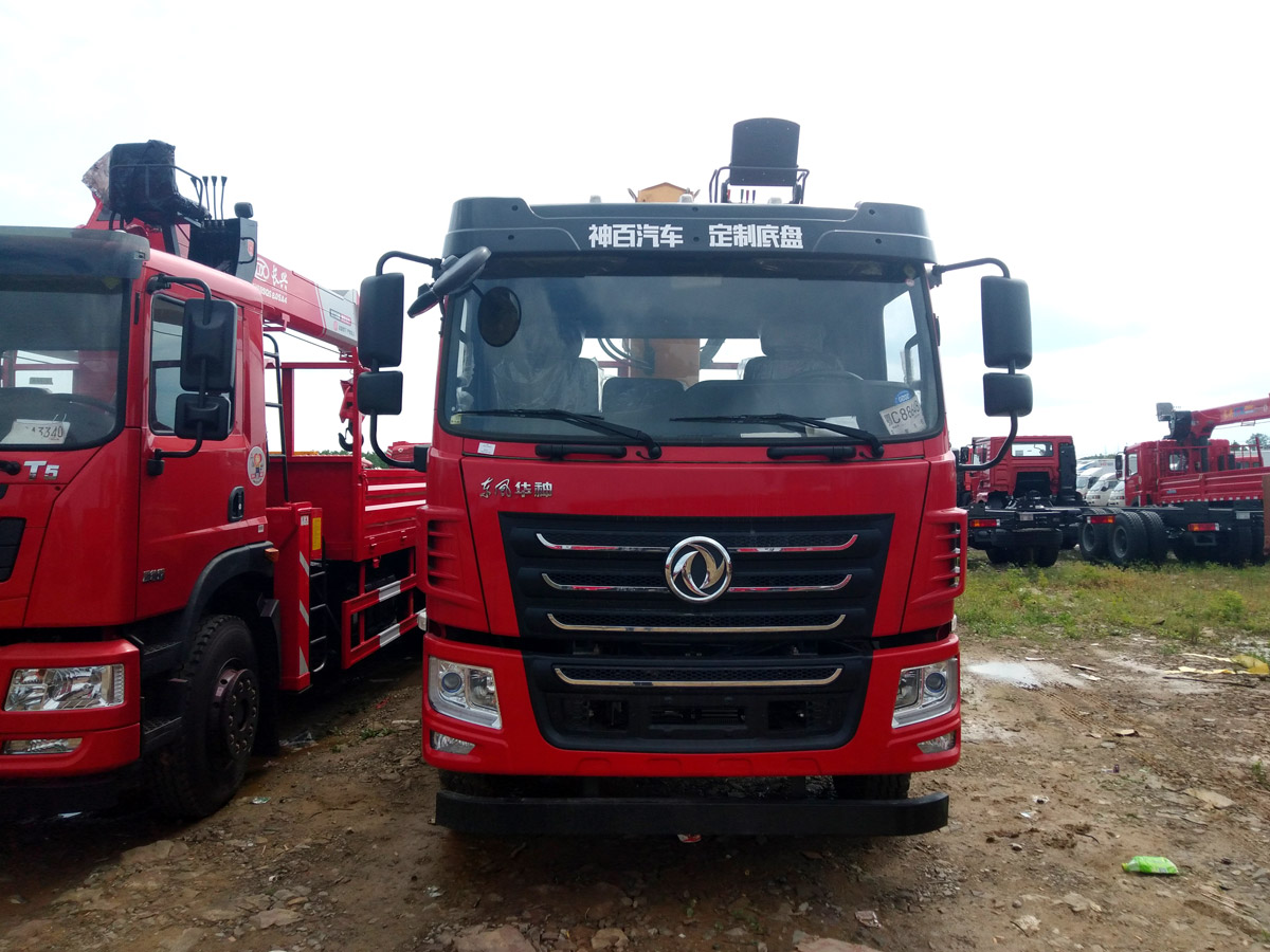 東風華神F5排半徐工8噸直臂式吊機隨車吊