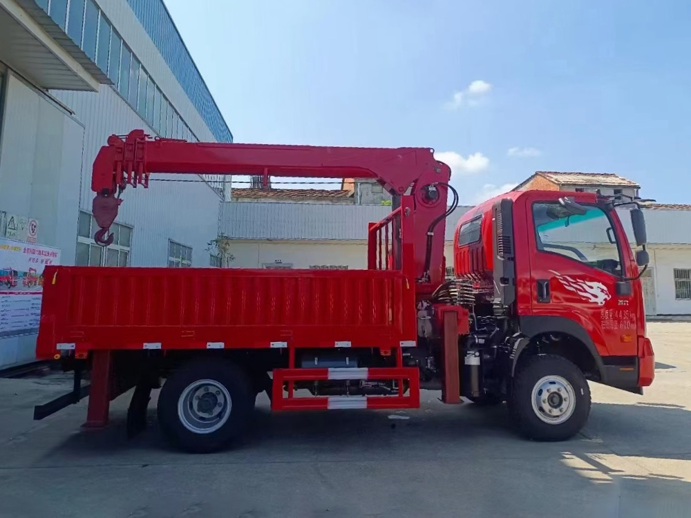 重汽藍牌長威5噸四節直臂吊機隨車吊