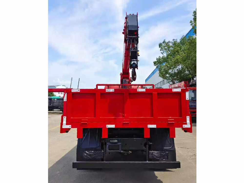 重汽藍牌長威5噸四節直臂吊機隨車吊