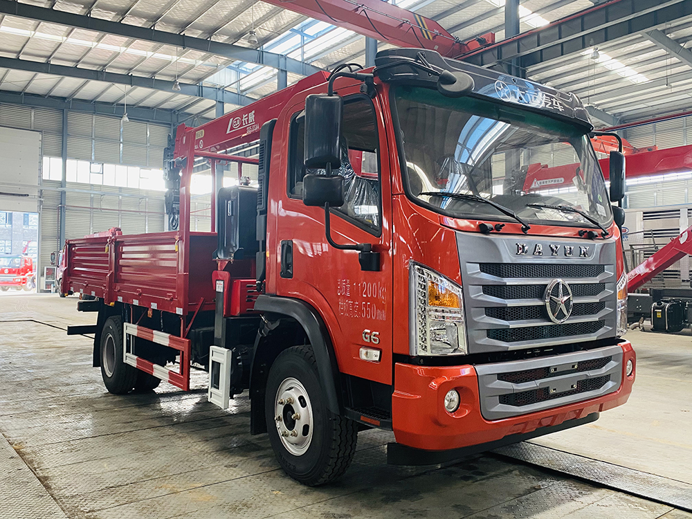 大運小黃牌單橋長威5噸四節直臂吊機隨車吊