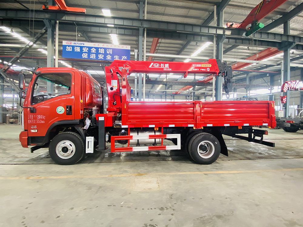 大運小黃牌單橋長威5噸四節直臂吊機隨車吊