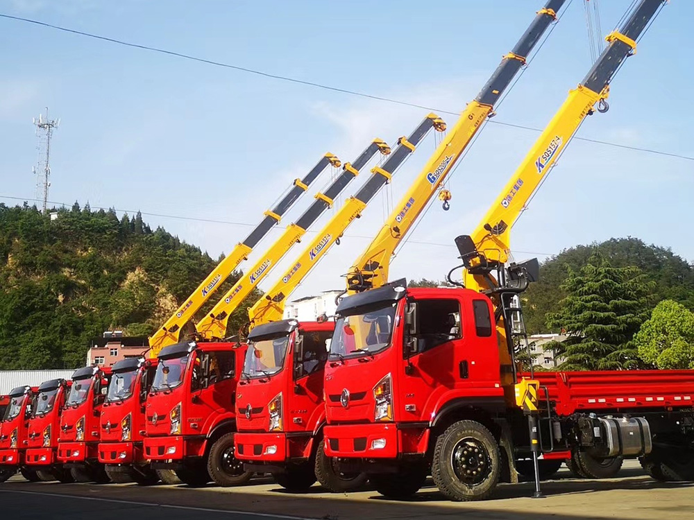 東風(fēng)暢行D1徐工6.3噸四節(jié)直臂吊機(jī)隨車吊