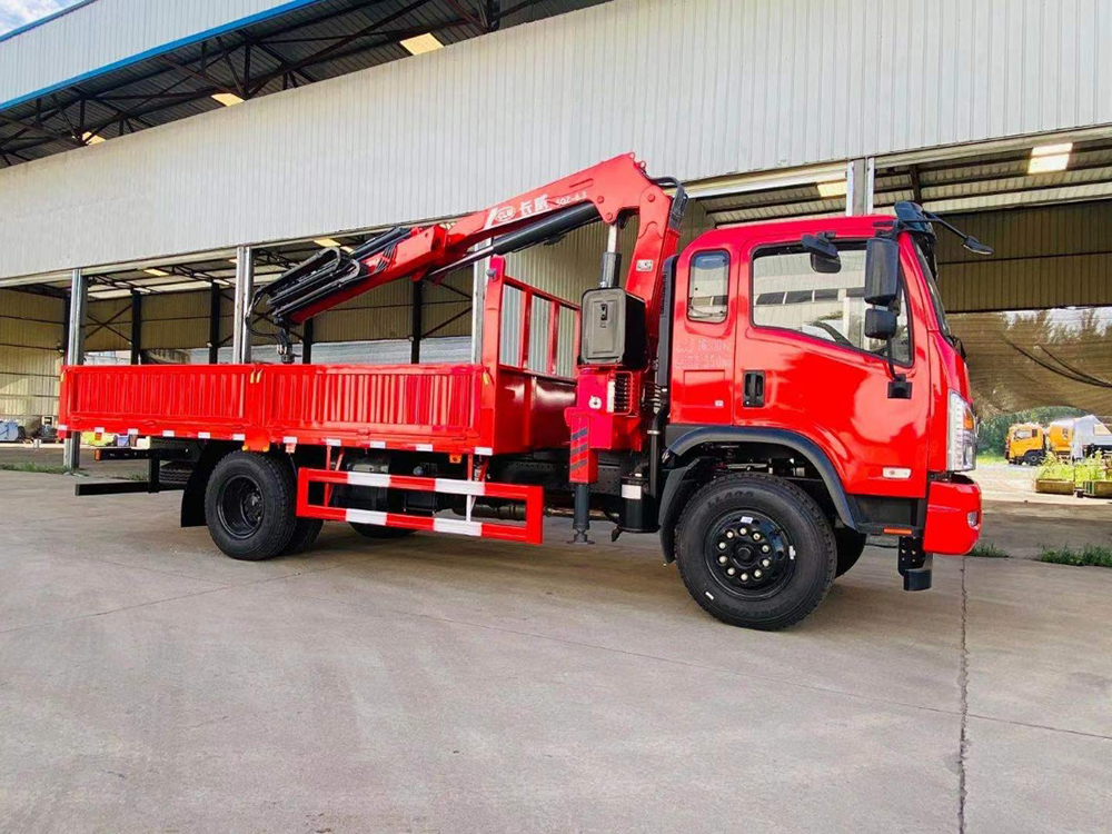 東風D9/12長威6.3噸四節折疊臂隨車吊