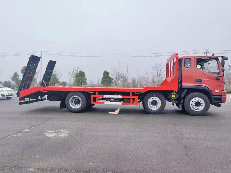 福田小三軸平板運輸車