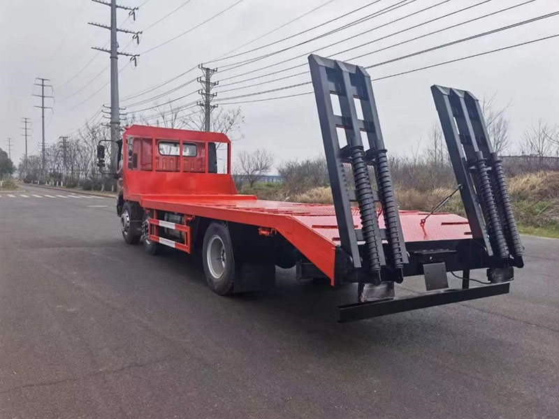 福田小三軸平板運輸車