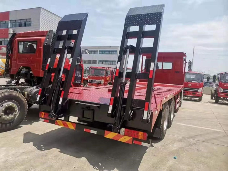 東風(fēng)柳汽前四后八平板運(yùn)輸車