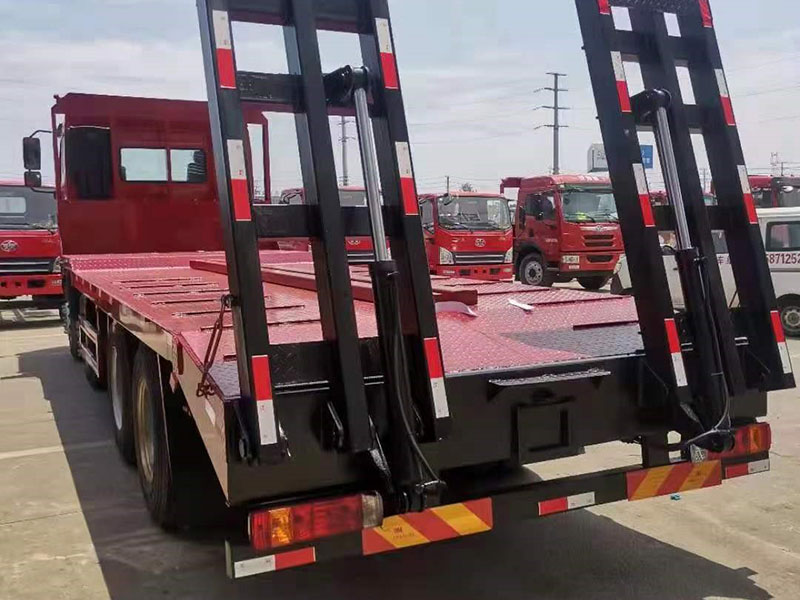 東風(fēng)柳汽前四后八平板運(yùn)輸車