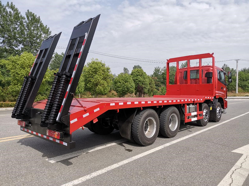 福田歐曼前四后八平板運(yùn)輸車(chē)
