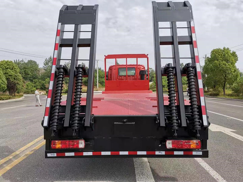 福田歐曼前四后八平板運(yùn)輸車(chē)