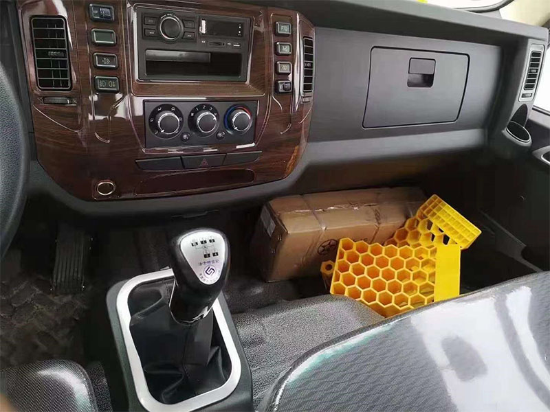 大運單橋平板運輸車