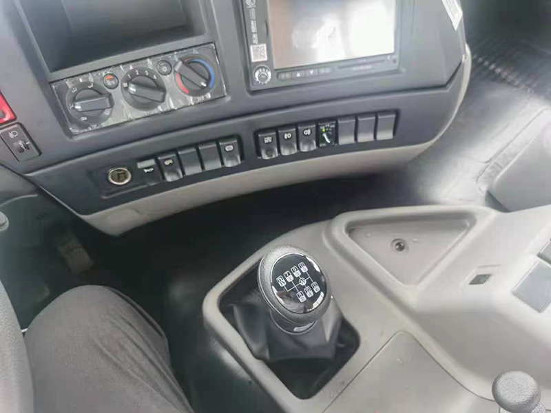 東風D7V牌前四后八平板運輸車