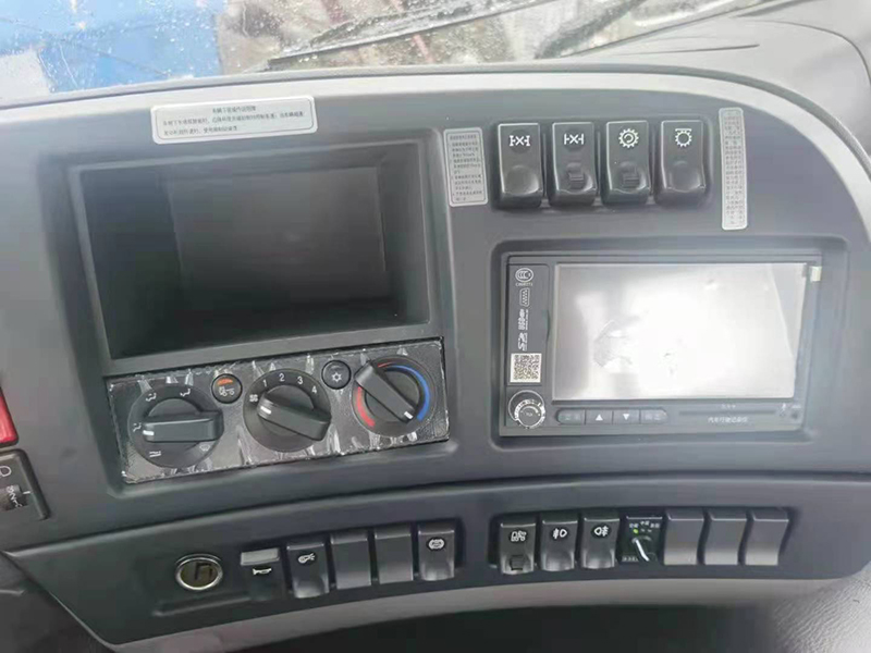 東風D7V牌前四后八平板運輸車