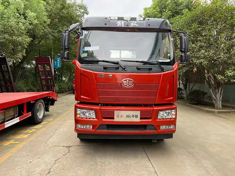 解放J6L牌前四后四平板運(yùn)輸車