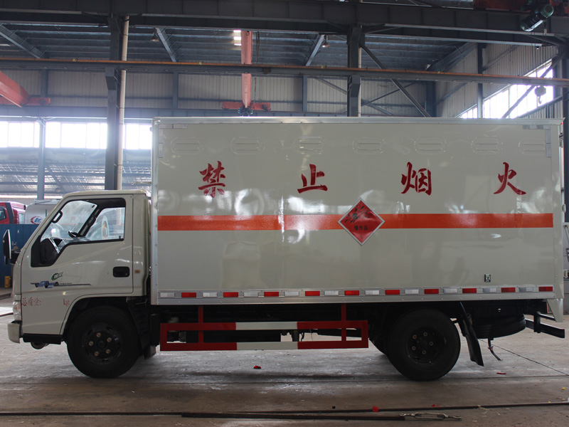 江鈴黃牌爆破器材運(yùn)輸車