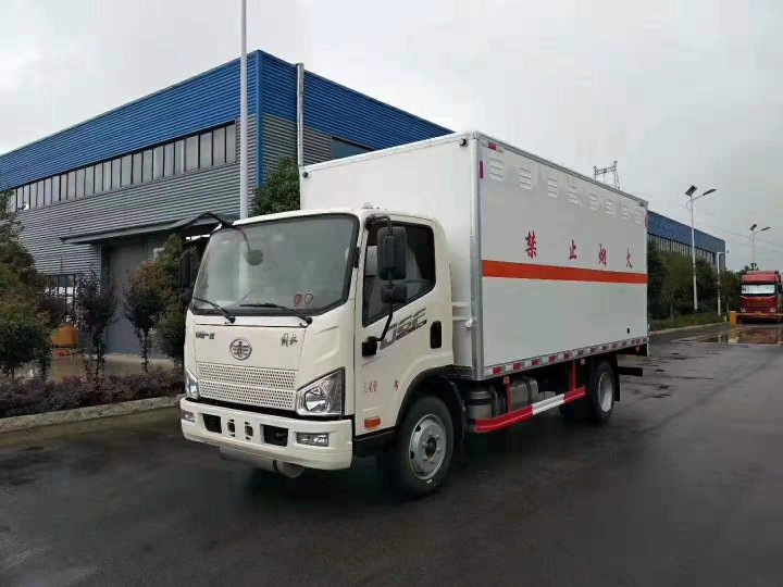 解放5.1米氣瓶廂式運輸車