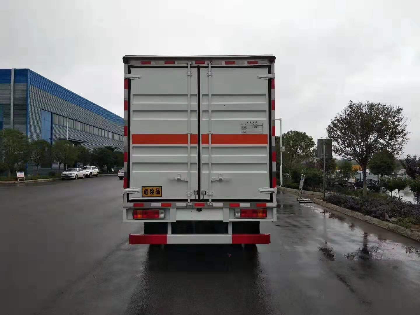 解放5.1米氣瓶廂式運輸車