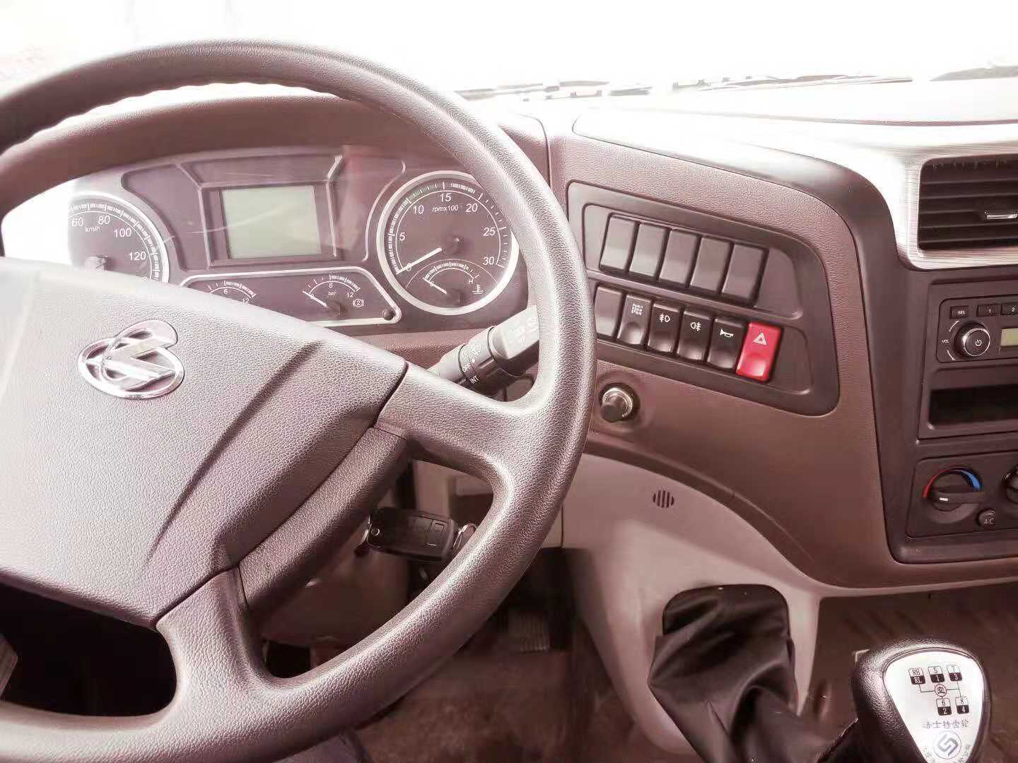 東風柳汽毒性氣體廂式運輸車