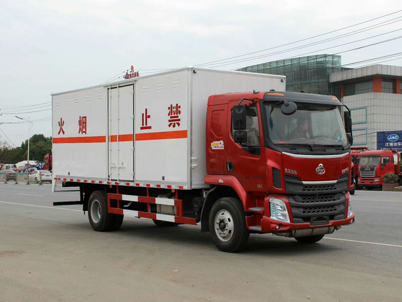 柳汽乘龍6.6米氣體廂式車