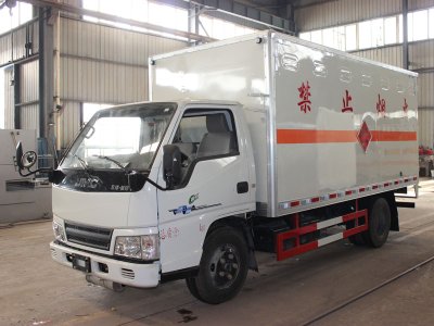 江鈴4.2米氣體廂式車